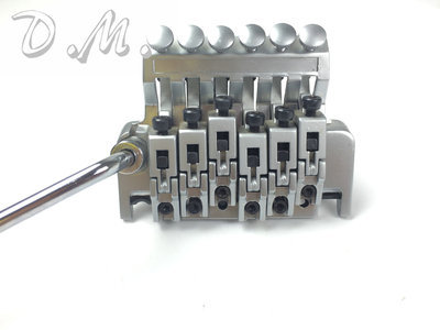 【工廠定制電吉他配件 拉弦板 雙搖顫音器 沙鎳無標電吉他顫音系統(tǒng)】價格,廠家,圖片,樂器配件,廣州市荻美樂器配件-